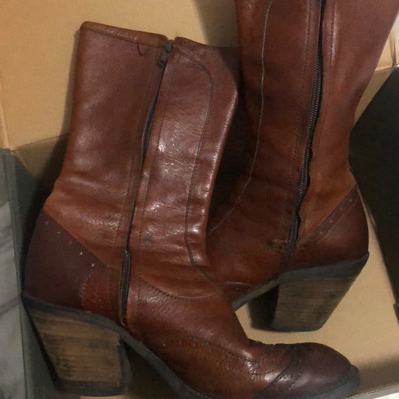 Boots - Picture 5 of 8